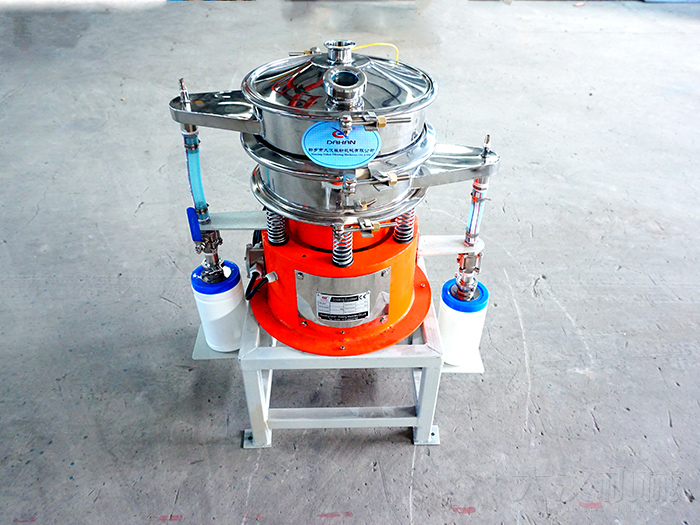 氣體保護(hù)振動(dòng)篩采用304不銹鋼材質(zhì)，氣體保護(hù)軟管，防靜電裝置等制作而成。